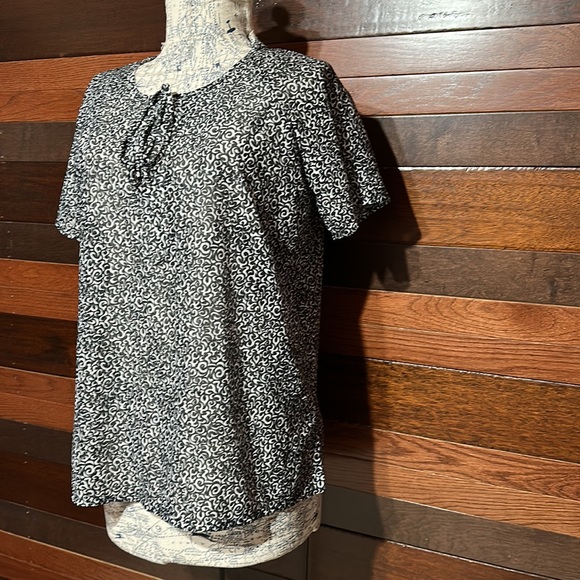Blair Scoop Neck Short Sleeve Sheer Black and White Geometric Pattern Blouse - Picture 5 of 9